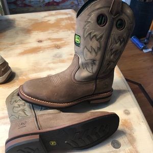 Boys John Deere NWOT boots SZ 5.5M